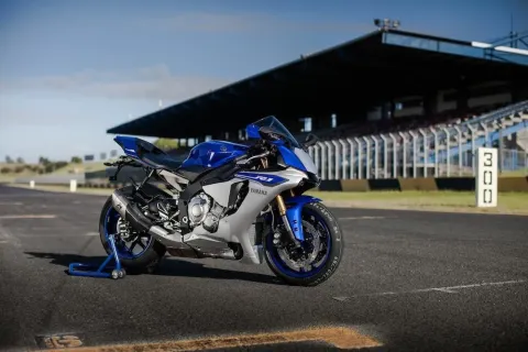 Yamaha YZF-R1 (2015 crossplane)