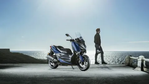 Yamaha XMAX 250 (Blue Core / 2018 kasa)